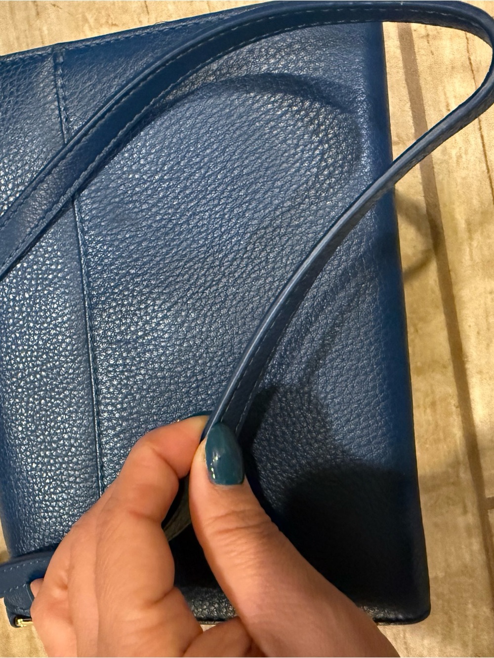 Tory Burch Navy Pebbled Leather Crossbody with Gold Logo - Picture 6 of 7